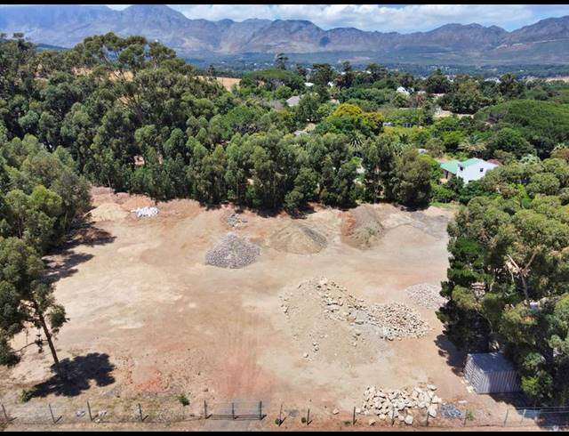 LAND FOR SALE IN SIR LOWRY'S PASS